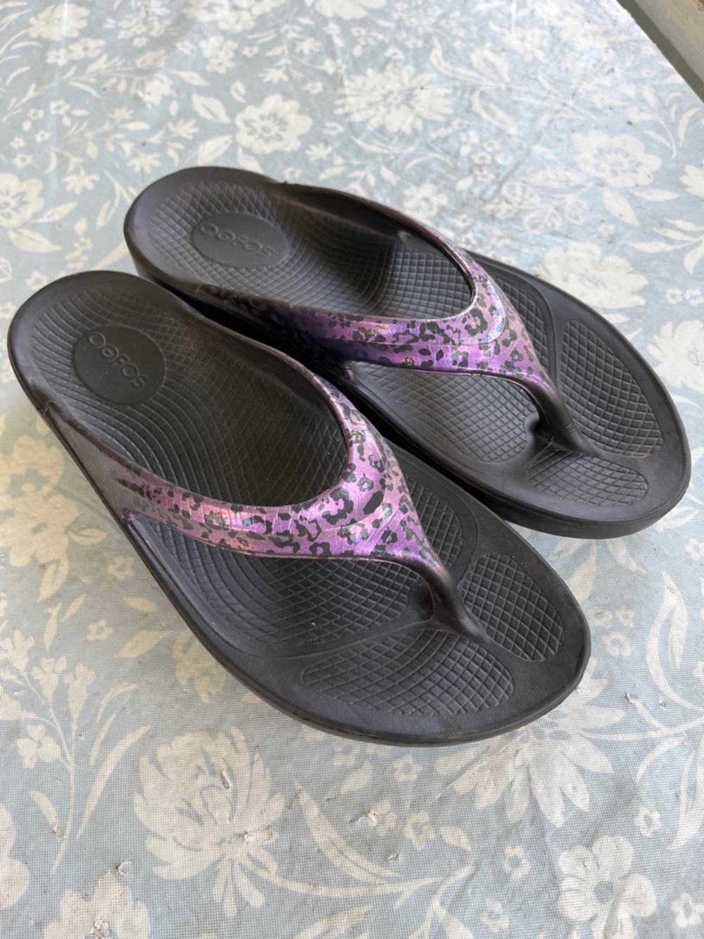 Oofos Oolala Luxe sandal purple leopard women’s 9/ euro 40 sandal